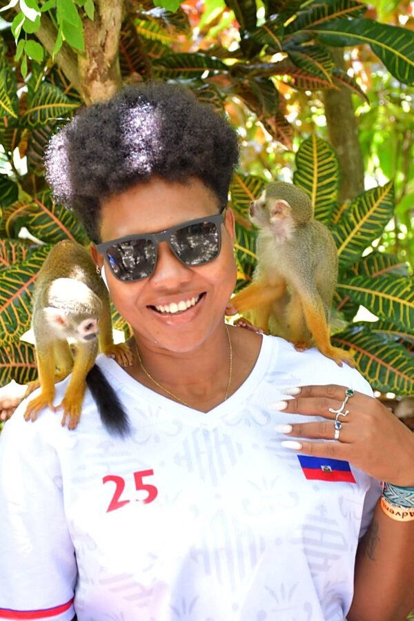 monkey-land-punta-cana-smiling-guest-monkeys-17 Monkey Land Punta Cana